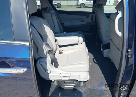 2018 Honda Odyssey Touring z USA, uszkodzony, nr VIN 5FNRL6H85JB066946